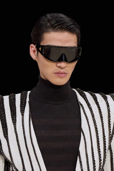 Look 25